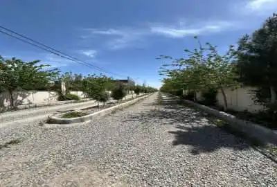 زمین شهرکی سند دار با چاه آب مجوز دار و برق سه فاز و گاز