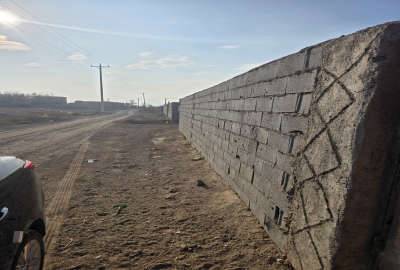 فروش چهاردیواری باغی با تعدادی درخت پسته انار و به و تزئینی