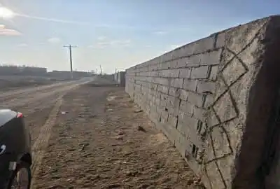 فروش چهاردیواری باغی با تعدادی درخت پسته انار و به و تزئینی