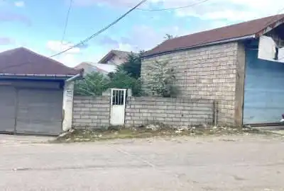 زمین دور دیوار سند دار مسکونی لنگرود خیابان گیتی چای