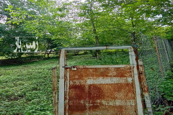 زمین فنس شده داخل بافت روستای رشی-2