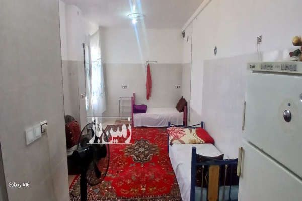 فروش یک حیاط مسکونی دو نبش با دو مغازه ۳۵۰ متر-1