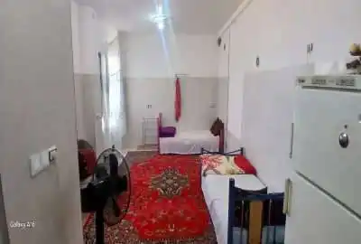 فروش یک حیاط مسکونی دو نبش با دو مغازه ۳۵۰ متر