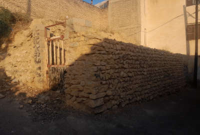 زمین دارای دیوار شیراز چوگیاه ۸۵ متر