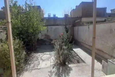 زمین اصفهان شهر نجف آباد خیایان امام خمینی شرقی ۵۰۰ متر