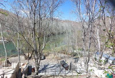 زمین در کنار زاینده رود ۳۰۰ متر