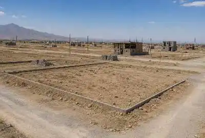 زمین فاز ۲ سپاهانشهر امتیاز دادگستری ۳۰۰ متر
