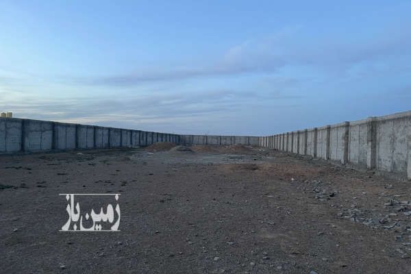 زمین چهاردیواری با درب ریلی آهنی موقعیت بسیار عالی ۲۰۰۰ متر-1