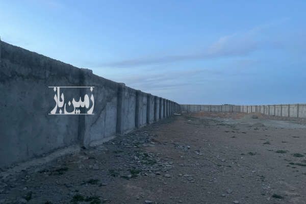 زمین چهاردیواری با درب ریلی آهنی موقعیت بسیار عالی ۲۰۰۰ متر-3