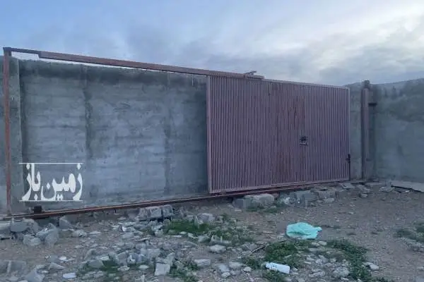 زمین چهاردیواری با درب ریلی آهنی موقعیت بسیار عالی ۲۰۰۰ متر - تصویر 4