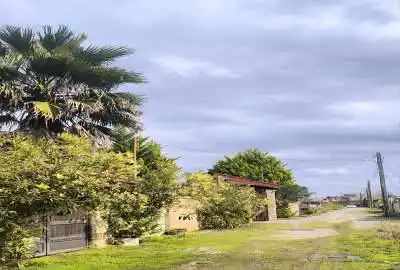 زمین مجاورت دشت نور داخل بافت ۱۵۰ متر