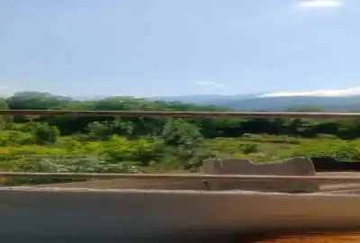 زمین ۳۰۰ متر اول آزاد راه دشت نظیر روبروی شهرک مولانا