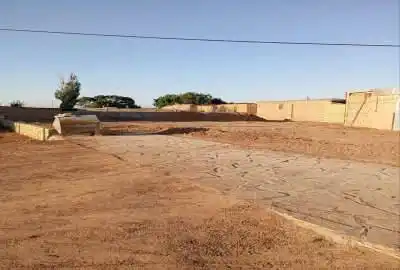 زمین داخل بافت مسکونی باانشعابات اب برق گاز پایه ریزی شده