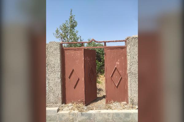 زمین چهار دیواری مسکونی بر خیابان اصلی - تصویر 1