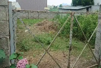 زمین ۴۰۰ متری با سند تک برگ ۴ طرف محصور