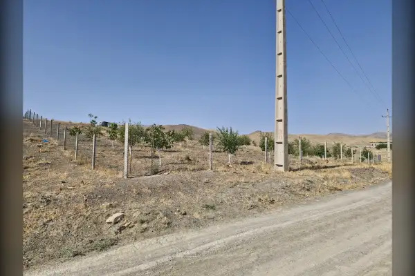 باغ حدود ۴۷۰۰ متری با ۱۰۰ درخت بادام و گردو آبیک - تصویر 2