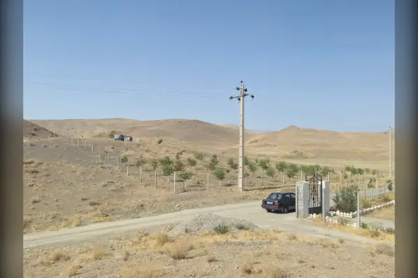 باغ حدود ۴۷۰۰ متری با ۱۰۰ درخت بادام و گردو آبیک - تصویر 4