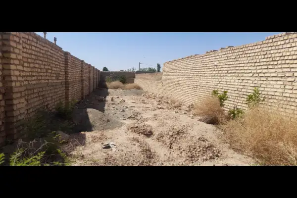 زمین چهاردیواری مسکونی سنددار دوکله پروانه ساخت پیشوا - تصویر 3