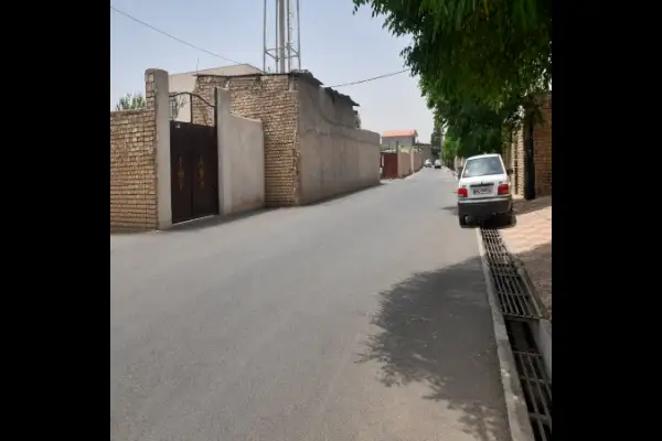 زمین چهاردیواری مسکونی سنددار دوکله پروانه ساخت پیشوا - تصویر 4