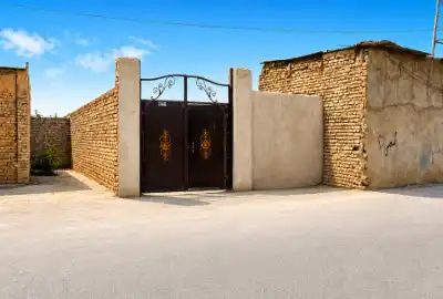 زمین چهاردیواری مسکونی سنددار دوکله پروانه ساخت پیشوا