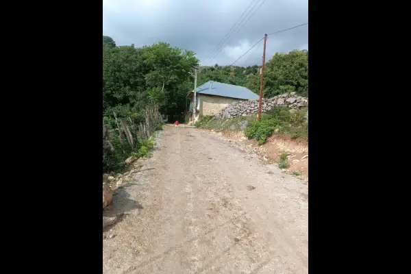 فروشی فوری زمین مدرسه قدیم دارای ساختمان ۱۳۵۰ متر - تصویر 3